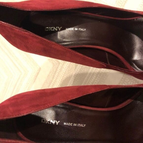 DKNY Maroon Laurel Flowered Suede Peep Toe Heels - Picture 3 of 7